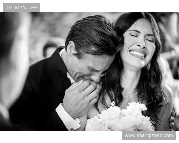 《爱的曝光》:10个瞬间让我彻底爱上这个疯狂世界 《爱的曝光》:10个瞬间让我彻底爱上这个疯狂世界